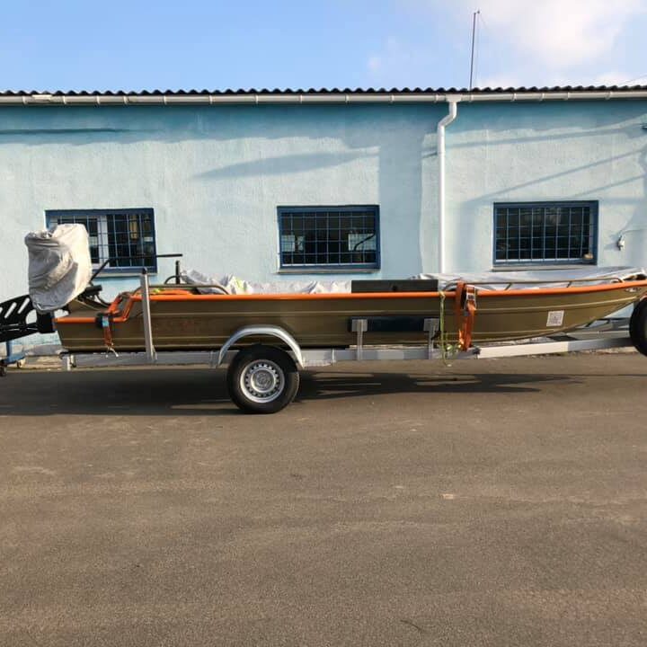 Лодочный прицеп